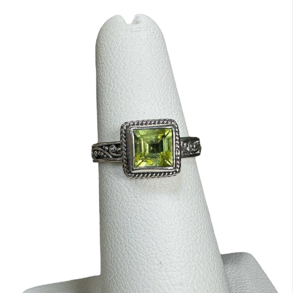 925 stamped silver and green ring. Artisan work around entire band. Size 5